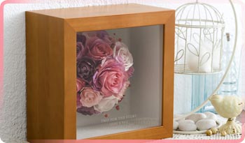 ドライフラワータイプのCUBICウエディングブーケを立体的な形のまま生かし キュービックボックスに収め、 どの方向からでも美しいフォルムが楽しめます。
